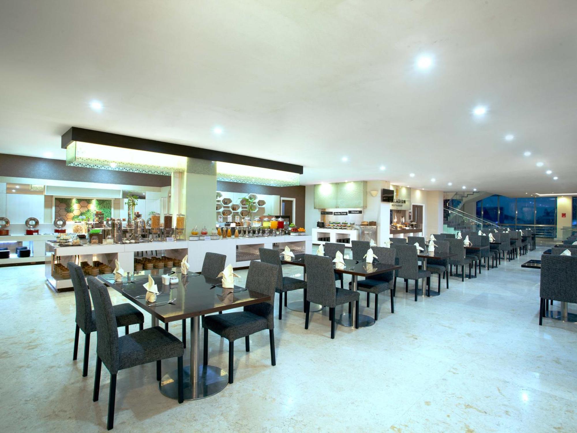 Platinum Hotel & Convention Hall Balikpapan Ngoại thất bức ảnh