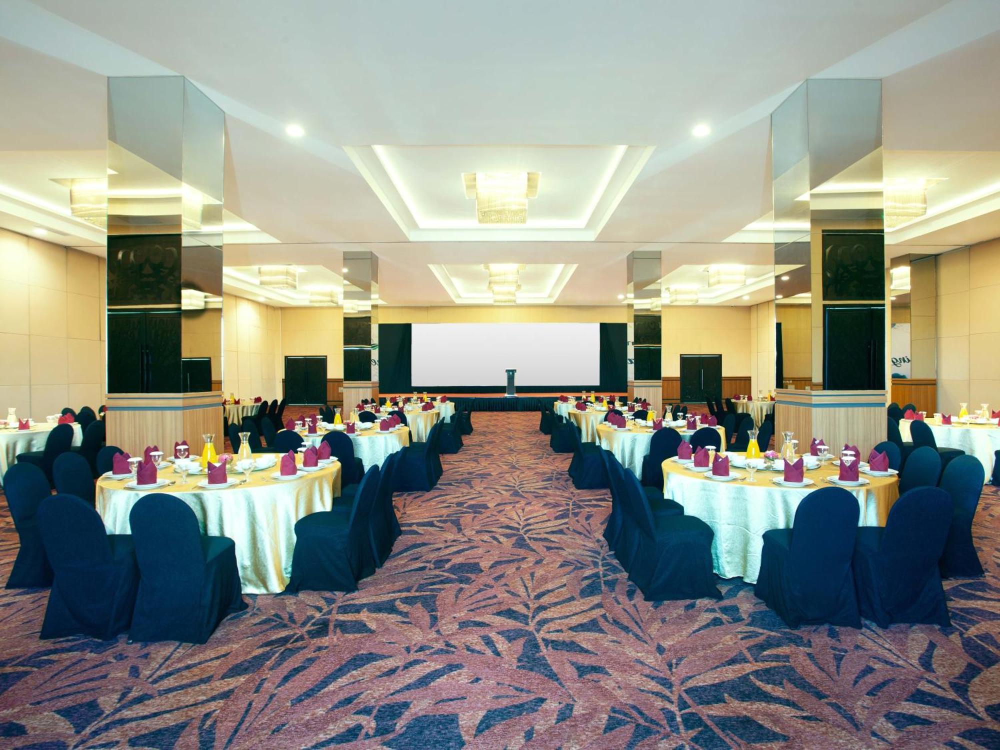 Platinum Hotel & Convention Hall Balikpapan Ngoại thất bức ảnh