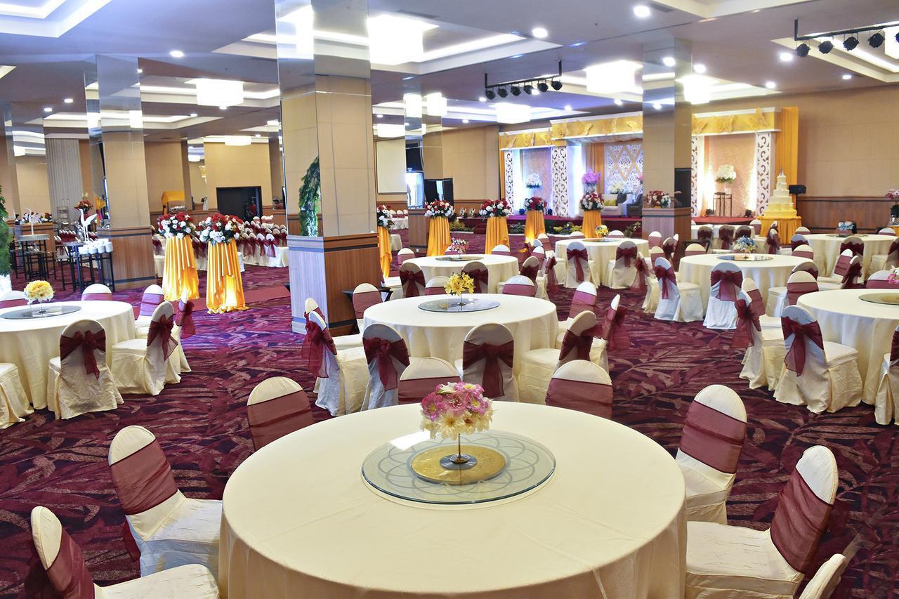 Platinum Hotel & Convention Hall Balikpapan Ngoại thất bức ảnh